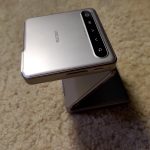 Aurzen ZIP Tri-Fold DLP Truly Mini Projector. Pocket Size. Zero-Lag Focus. One-Click Screen Mirroring. Full-Screen Mode. Type-C Fast Charging. 5.000mAh Battery. Indoor Outdoor Portable Projector.Gold