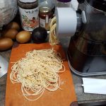 Philips Kitchen Appliances Compact Pasta and Noodle Maker. Viva Collection. Comes with 3 Default Classic Pasta Shaping Discs. Fully Automatic. Recipe Book. Small. White (HR2370/05)