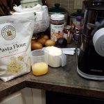 Philips Kitchen Appliances Compact Pasta and Noodle Maker. Viva Collection. Comes with 3 Default Classic Pasta Shaping Discs. Fully Automatic. Recipe Book. Small. White (HR2370/05)