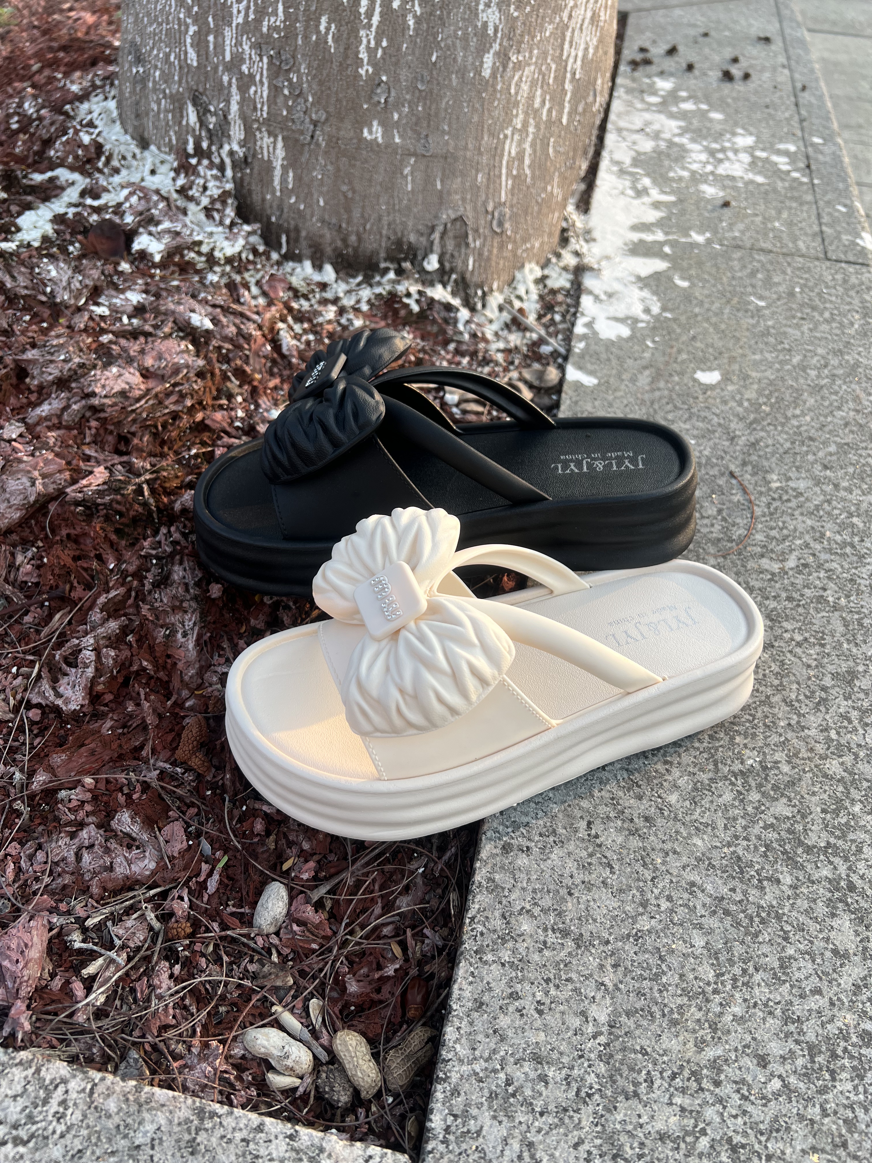 2026 New Fashionable Women's Outdoor Bow-Tie Slippers, Summer Style, Korean Casual Flat Lightweight Thick-Soled Sandals  5 Sold